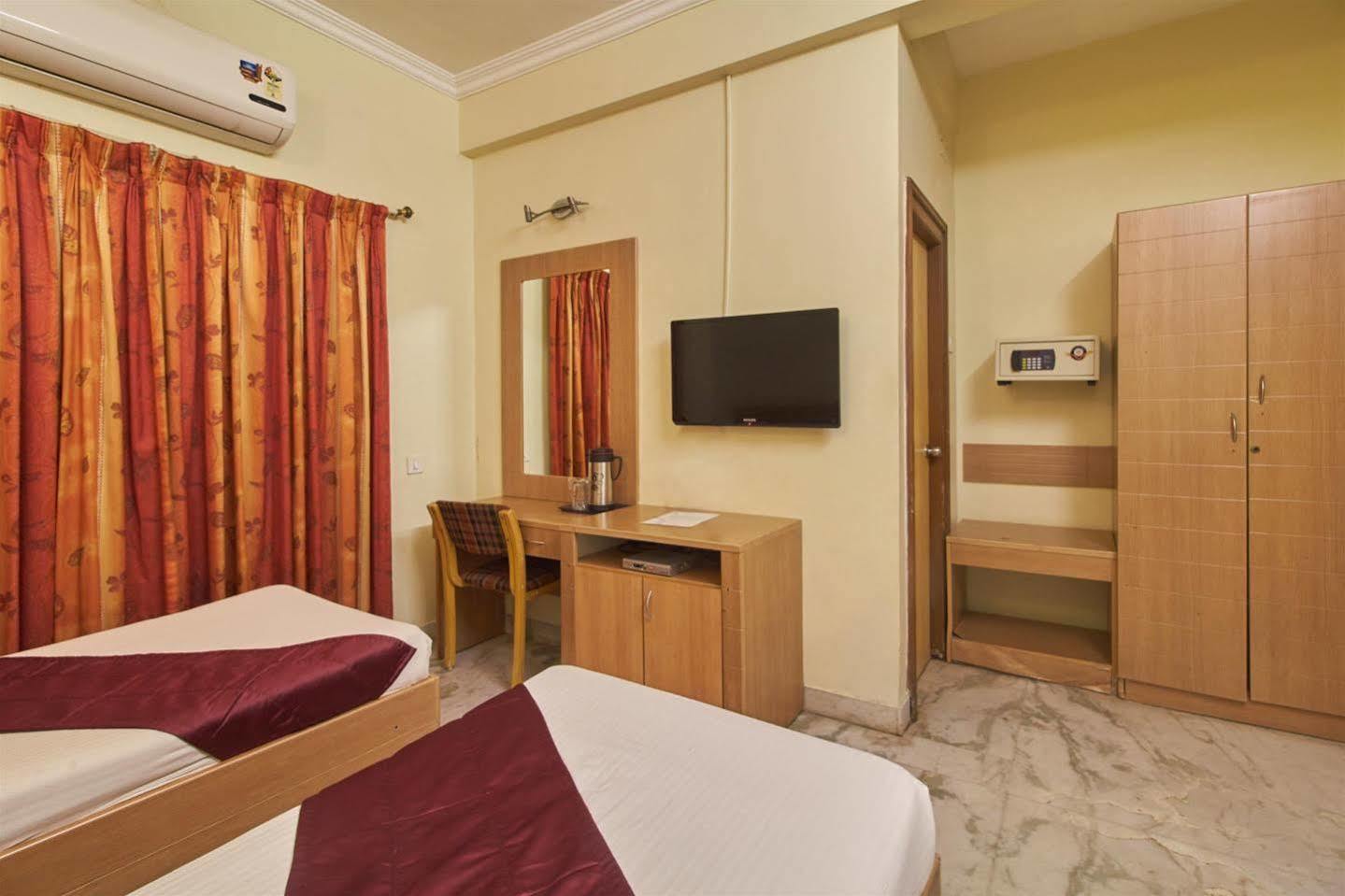 Fabhotel Royal Star Chennai Exteriör bild