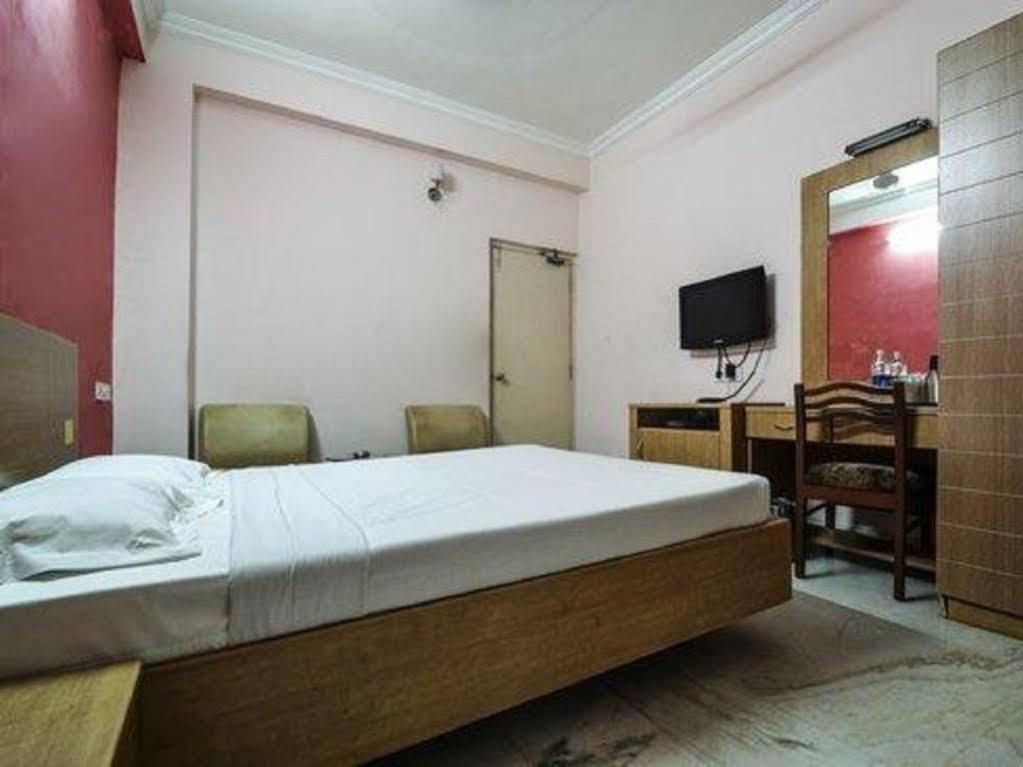 Fabhotel Royal Star Chennai Exteriör bild